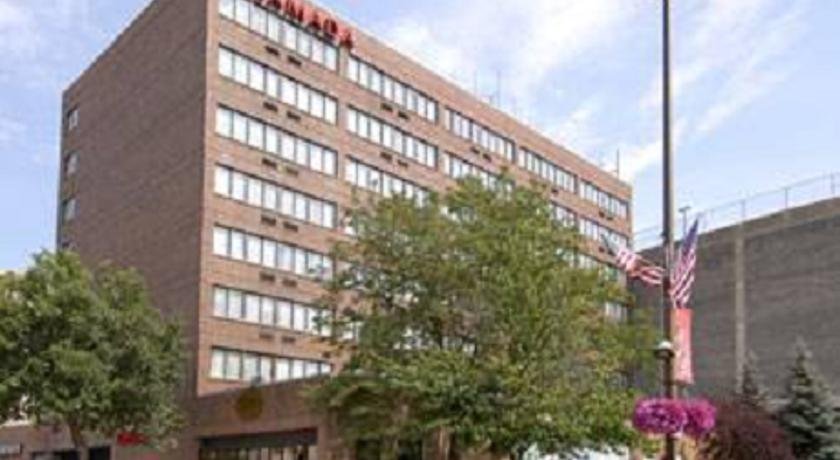 Ramada Convention Center Eau Claire — hotel in Eau Claire