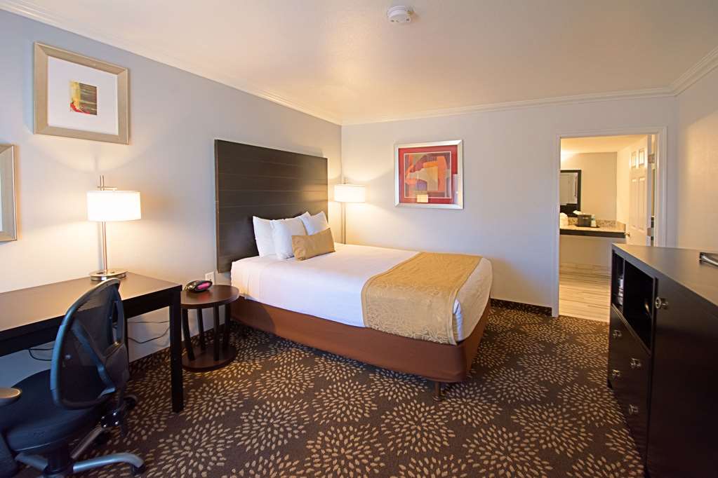 Best Western Yuma Mall Hotel & Suites - photo 20