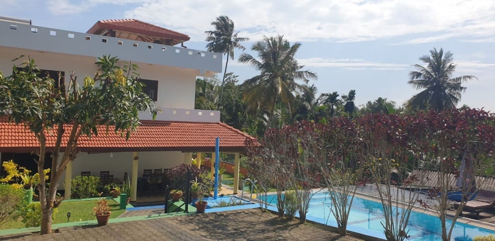 Villa Talpe — 4-Star Luxury Hotel in Talpe, Sri Lanka