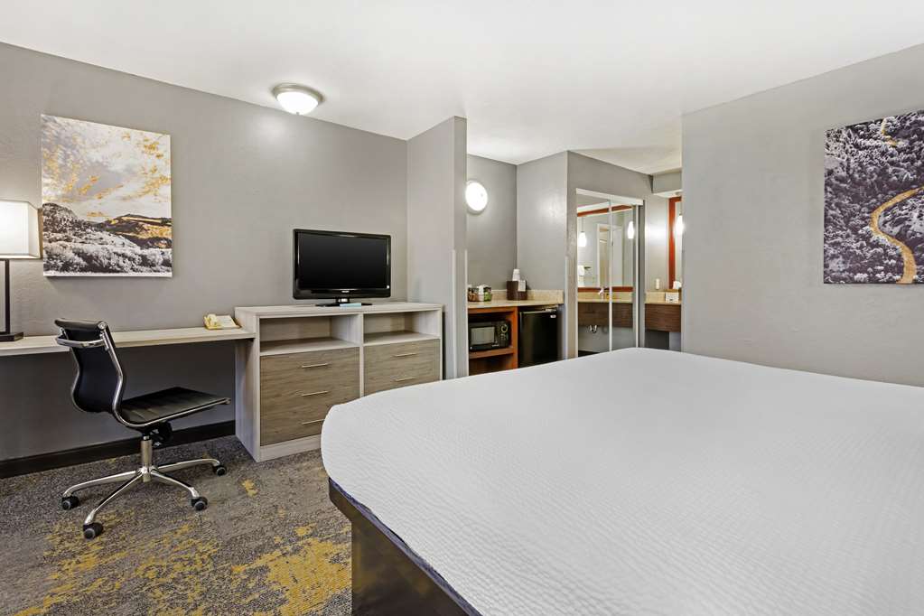 Best Western Plus Weston Inn - photo 13