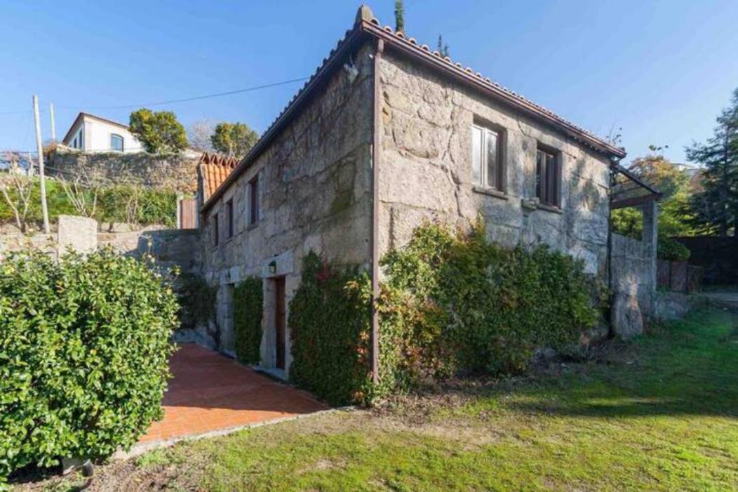 Refúgio de pedra remoto em Espadanedo in Cinfaes, Portugal