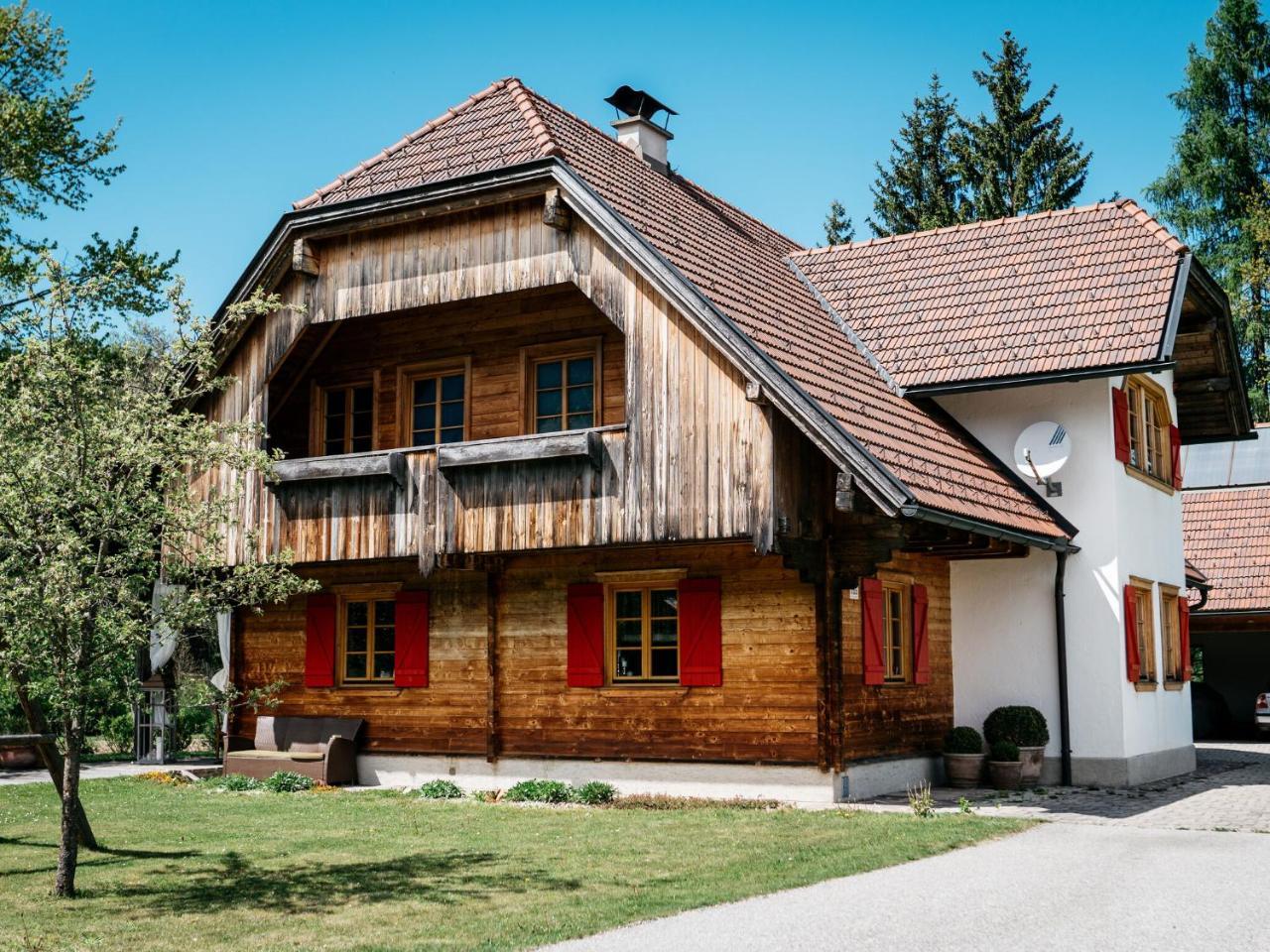 Chalet in Feistritz near Petzen Ski Area — 4-Star Luxury Hotel in Feistritz Ob Bleiburg, Austria
