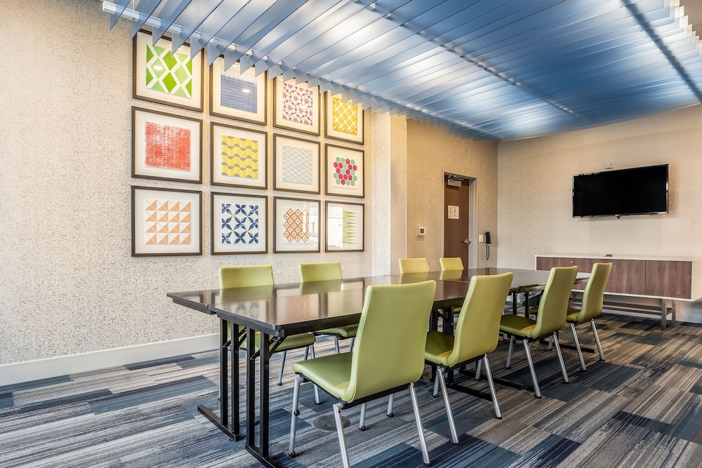 Holiday Inn Express and Suites Platteville by IHG - photo 34