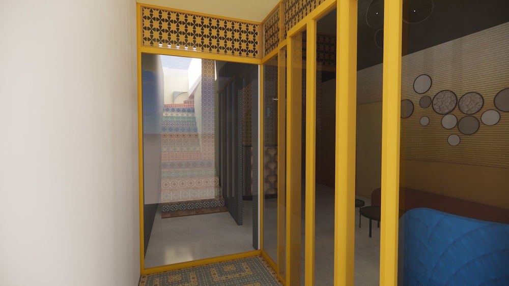 Adonis Marseille Vieux Port Hôtel du Palais