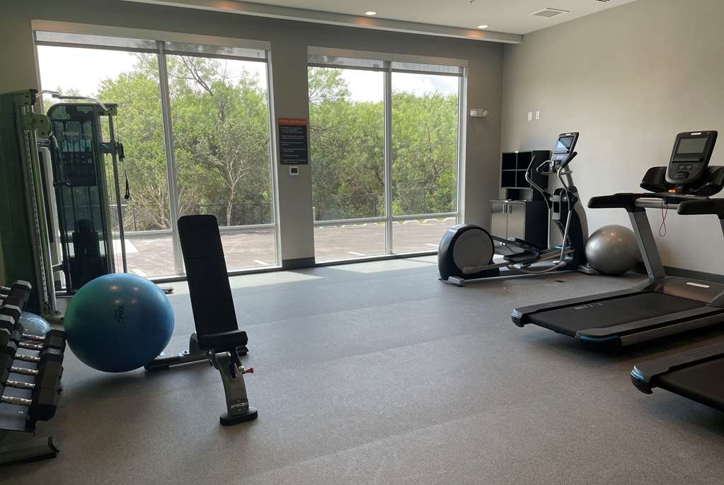La Quinta Inn & Suites by Wyndham San Antonio Seaworld LAFB - photo 8