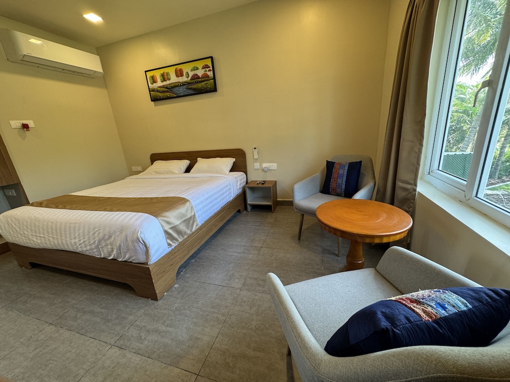 Beyond Inn Hotels & Resorts ECR — hotel in Cheyyur