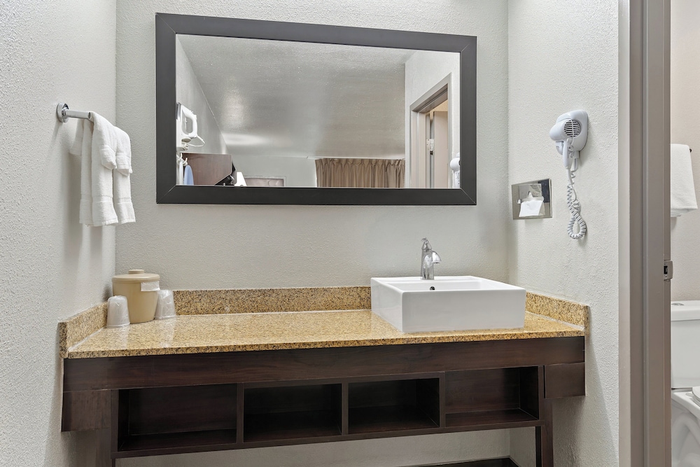 Red Roof Inn Wilmington NC - photo 23