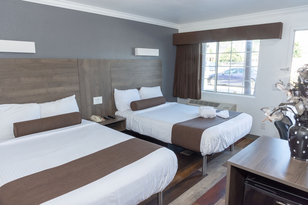 Value Inn Bellflower - photo 15