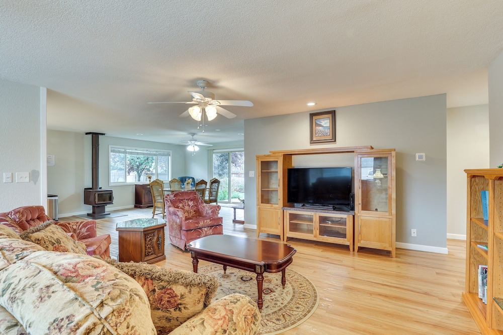 1 Mi to Dtwn: Enumclaw Family Retreat — hotel in Enumclaw