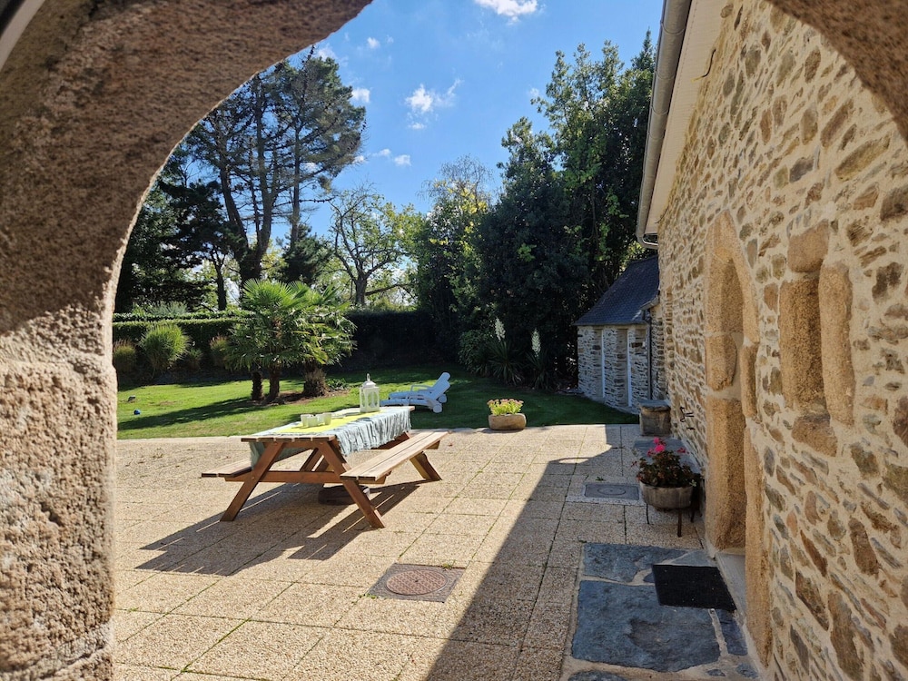 Stone House in Brittany Near Morlaix Bay — 4-Star Luxury Hotel in Sibiril, France