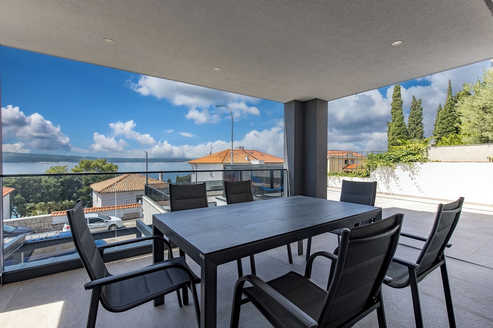 Luxury Pool Apartment With Sea View — 4-Star Luxury Hotel in Crikvenica, Croatia