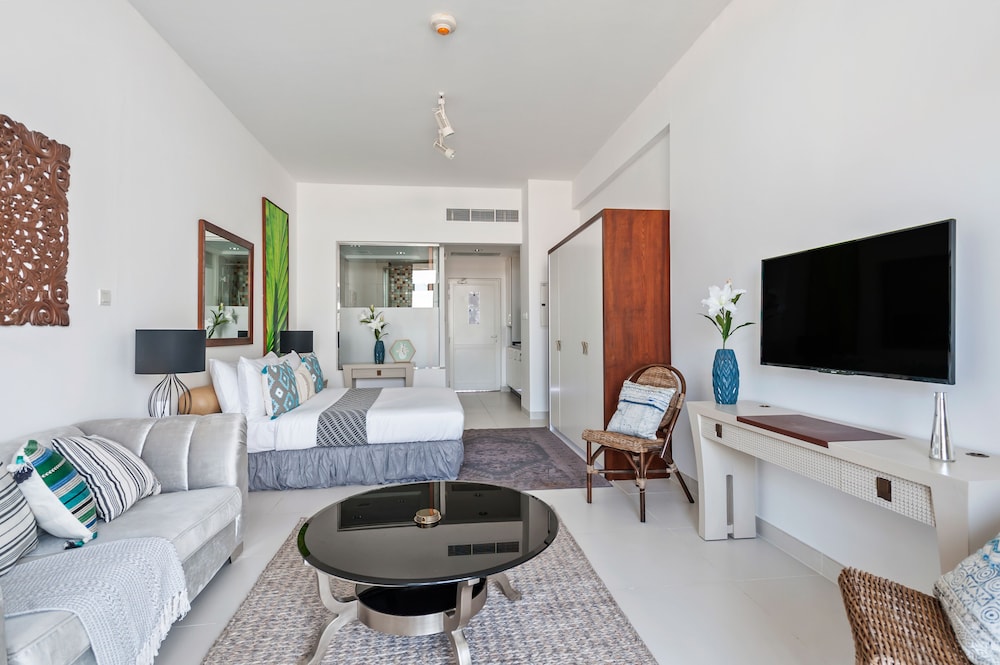 Maison Privee Palm Views West Dubai — 5-Star Luxury Hotel in Dubai, United Arab Emirates