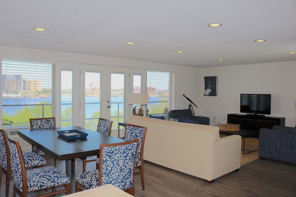 Southbank Hotel by Marriott Jacksonville Riverwalk - photo 11