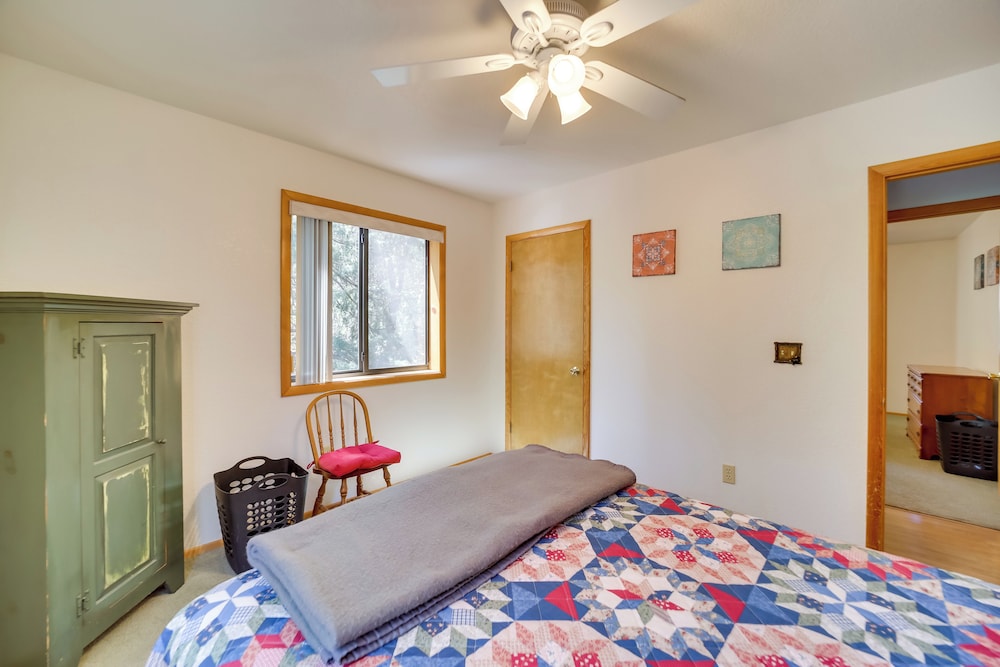 Relax Fireside And Play Games Hikers Haven In Pine — Pine