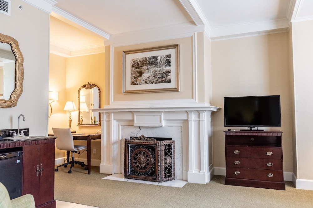 Hampton Inn & Suites Birmingham Downtown Tutwiler - photo 19