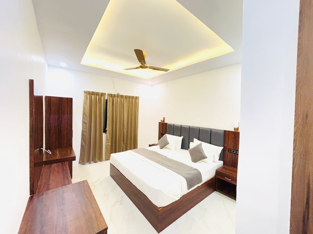 Hotel Omkar Palace in Ajodhya, India