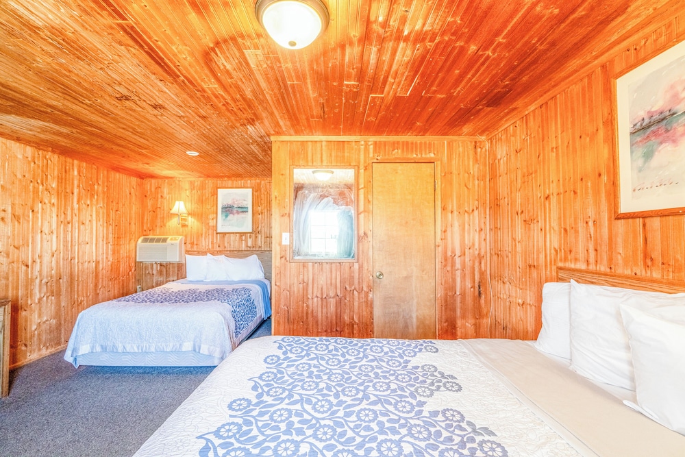 Green Acre Motel by OYO Near Rush County Airport - photo 16