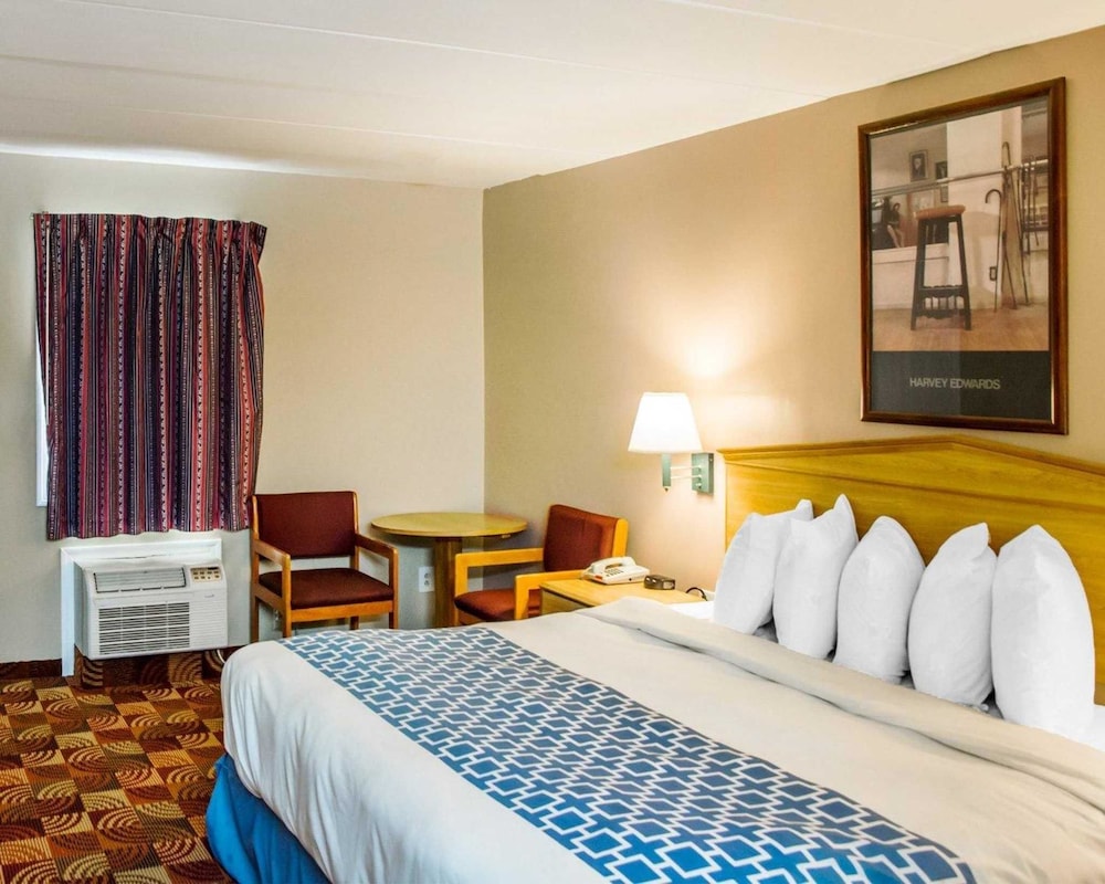 Econo Lodge Franklin Springboro - photo 4