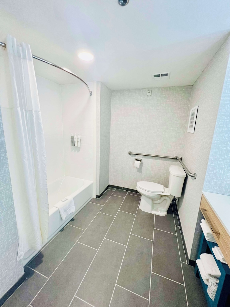 Hampton Inn Stony Creek Petersburg Area - photo 14
