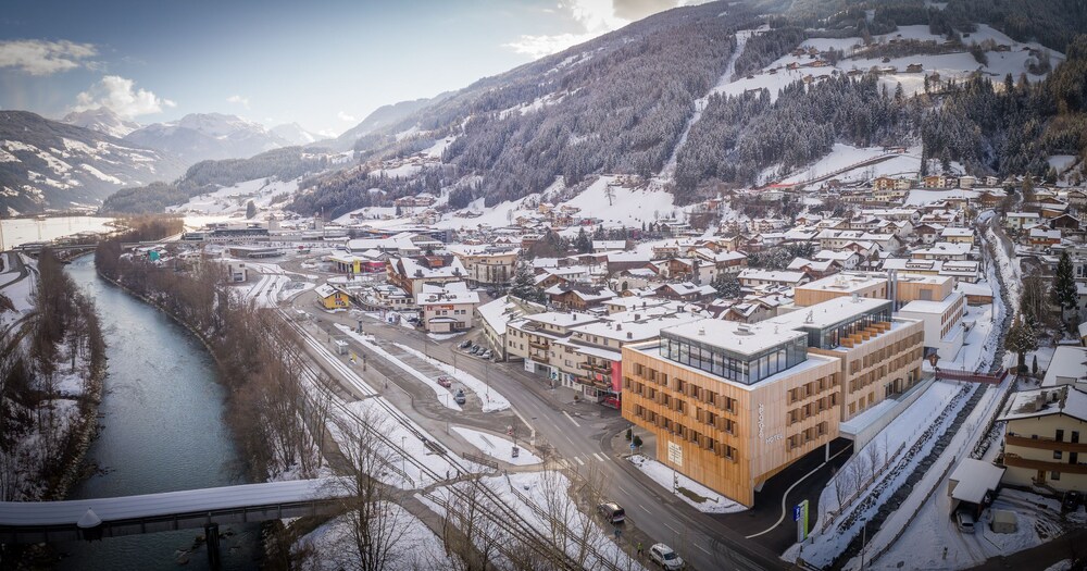 Explorer Hotel Zillertal - carbon neutral hotel in Kaltenbach