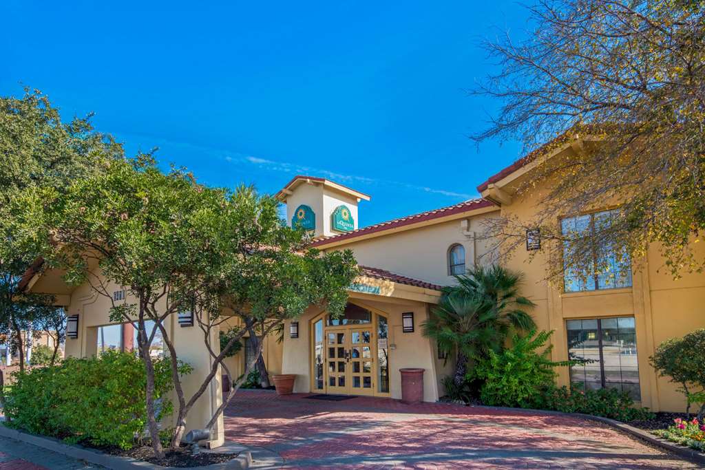 La Quinta Inn by Wyndham San Antonio I 35 N at Rittiman Rd - featured photo