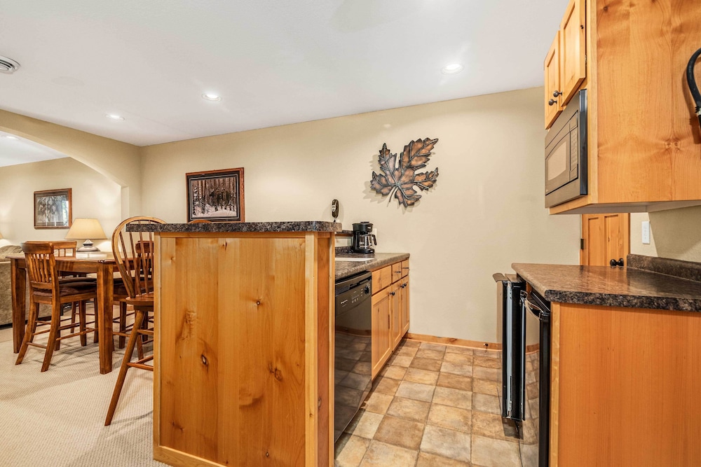 Gull Lake All season Getaway w Private Deck — 4-Star Luxury Hotel in Nisswa, United States