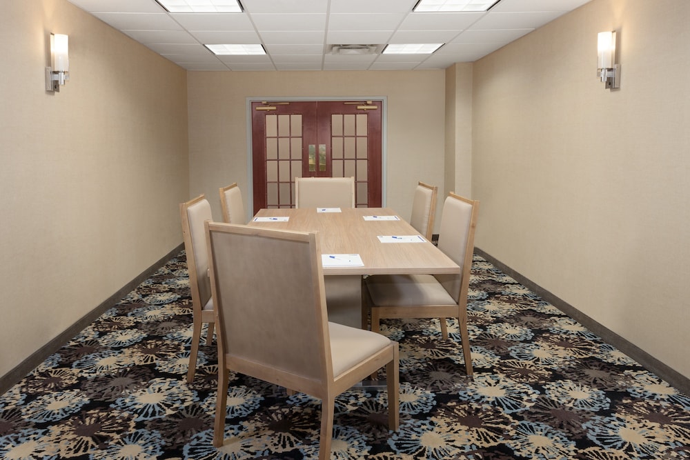 Holiday Inn Express Hotel & Suites Dayton West Brookville by IHG - photo 29