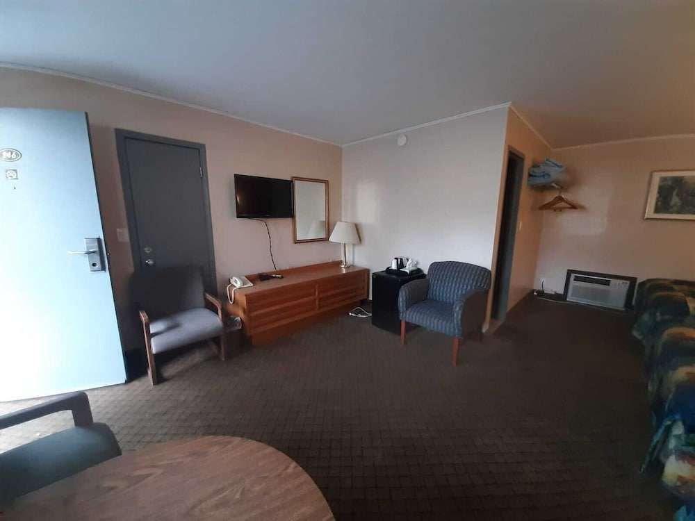 Country Hearth Inn Hannibal - photo 17