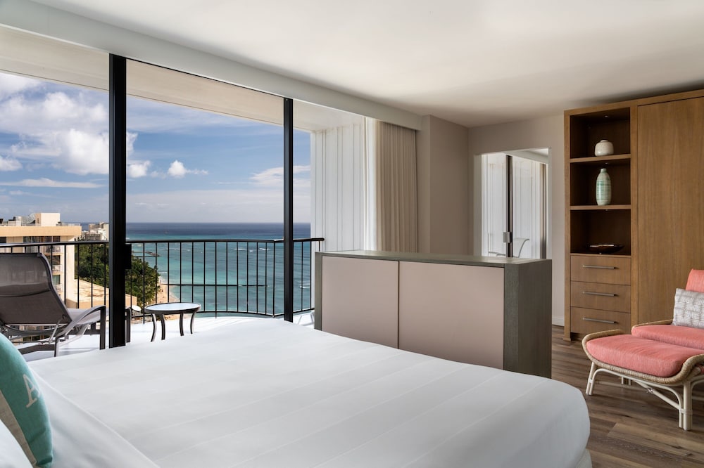 Waikiki Beach Marriott Resort & Spa - photo 33