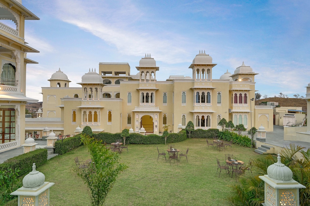 The Everest Hill Resort — Sadri
