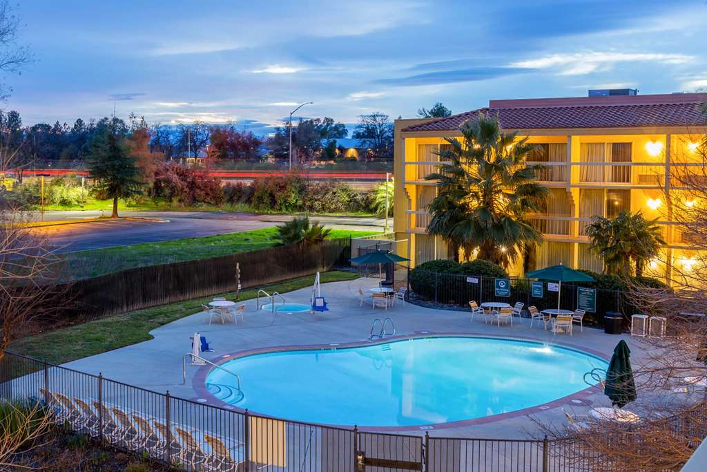 La Quinta Inn & Suites by Wyndham Redding - photo 7