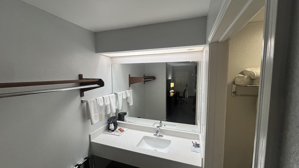 Atria Inn & Suites - photo 11