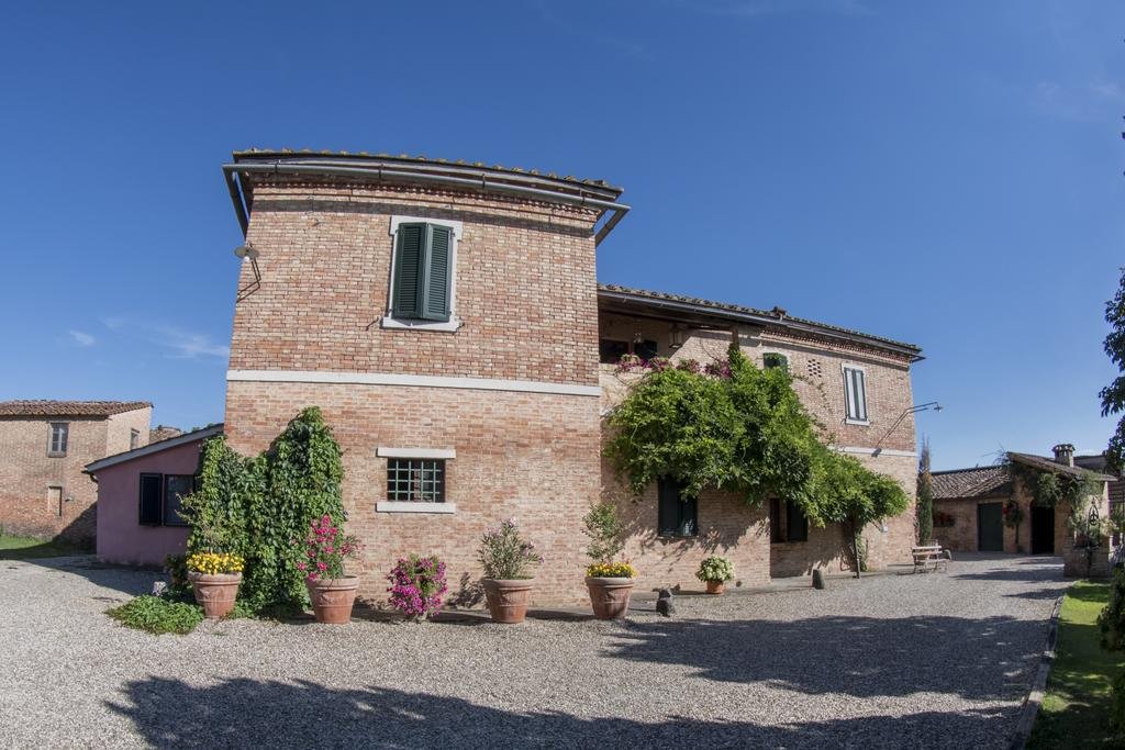 Agriturismo Sant'alfredo — 4-Star Luxury Hotel in Monteroni D'arbia, Italy