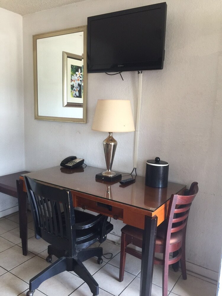 Knights Inn Giddings - photo 11