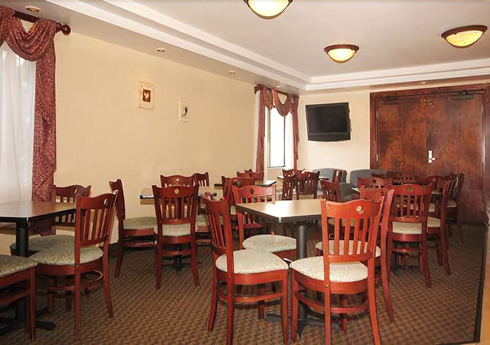 All Seasons Inn & Suites Smithfield Providence - photo 26