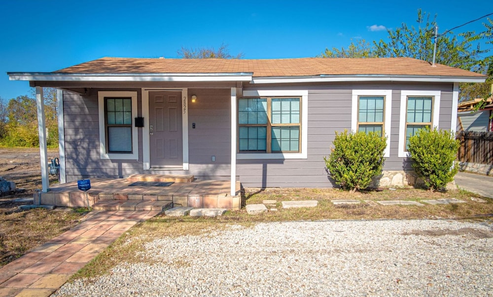 Nice 3br 2ba Near Downtown 2 min At&t Center - featured photo