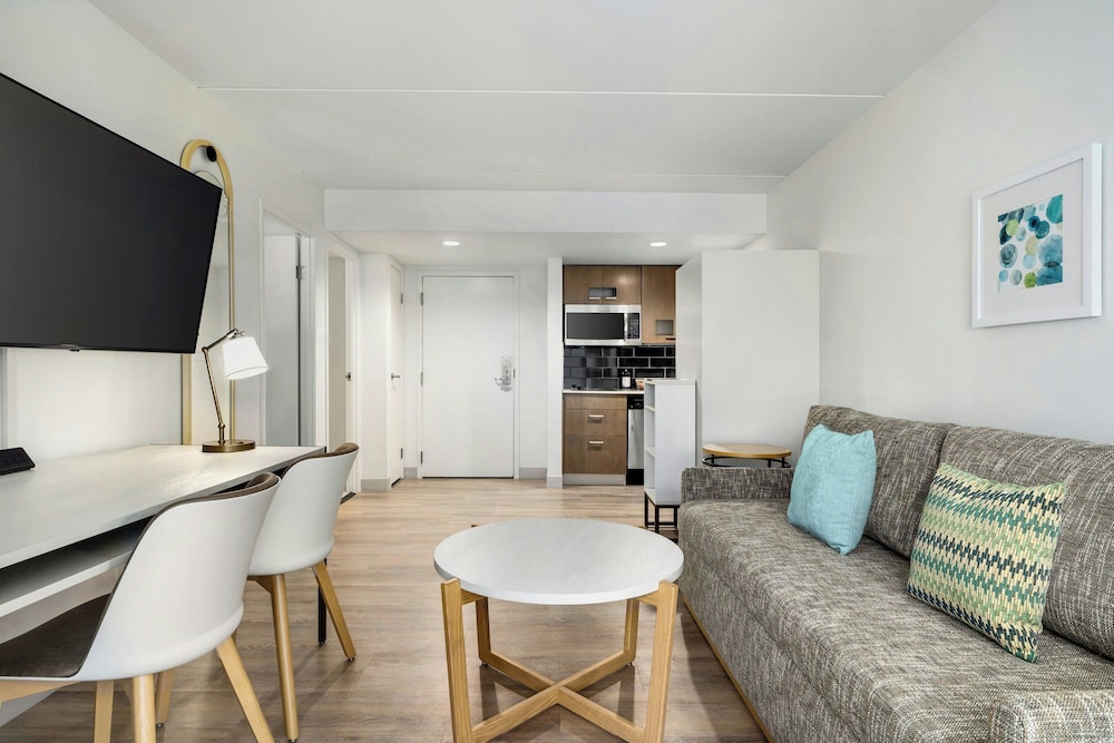 TownePlace Suites by Marriott Charlotte LoSo Airport - photo 10