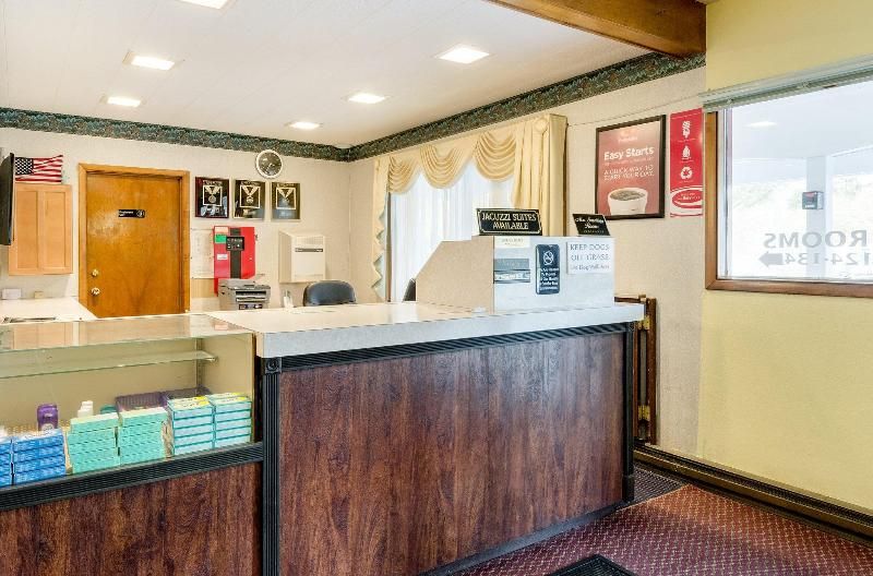 Red Roof Inn Sutton - photo 21