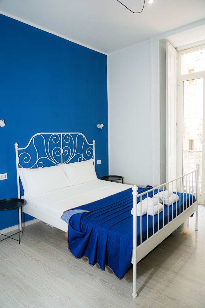 Vulcania Rooms - last minute hotel in Naples