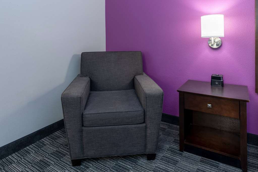La Quinta Inn & Suites by Wyndham Houston NW Brookhollow - photo 20
