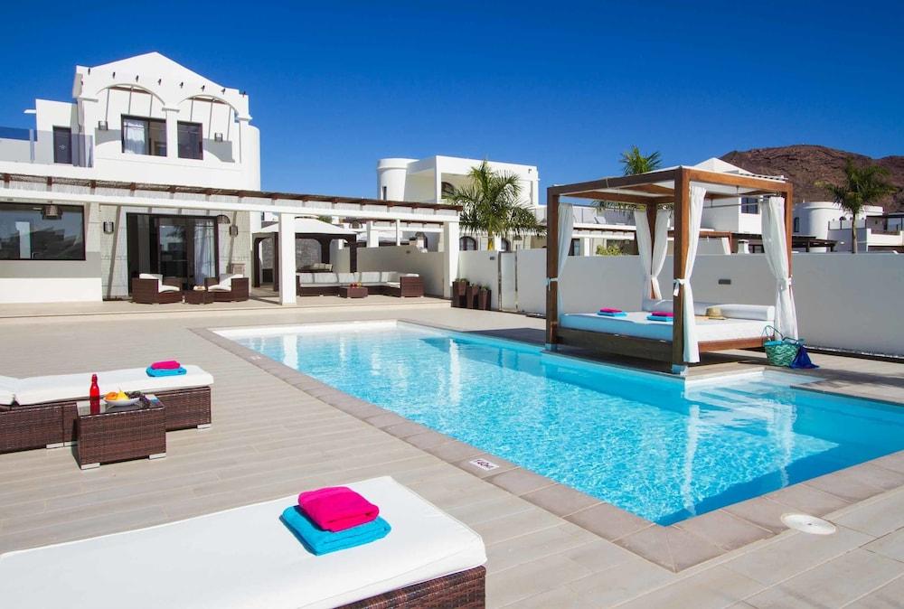 Villa Anibal — 4-Star Luxury Hotel in Playa Blanca, Spain