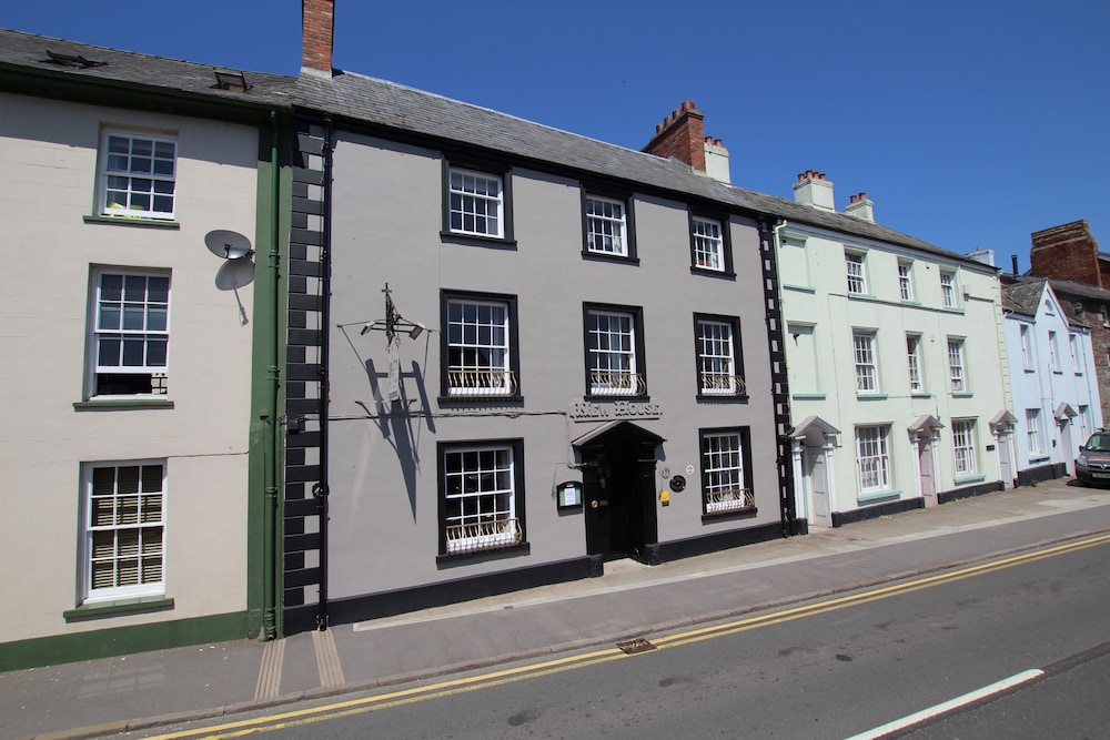 The Beacons Guest House — 4-Star Luxury Hotel in Brecon, United Kingdom