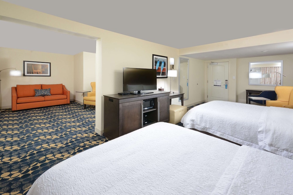 Hampton Inn Roxboro - photo 13