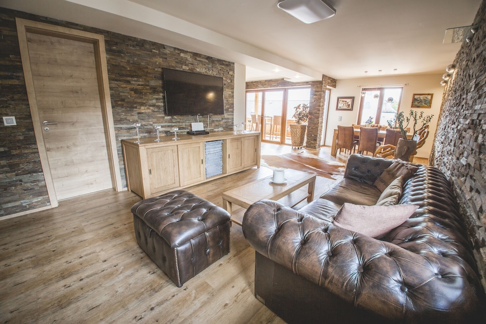 Downtown Suite Alpi Near Garmisch Partenkirchen Ski Resort — 4-Star Luxury Hotel in Garmisch-Partenkirchen, Germany