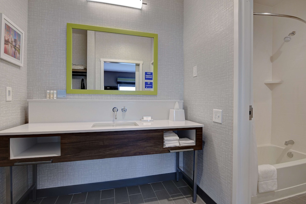 Hampton Inn & Suites Canal Winchester Columbus - photo 27