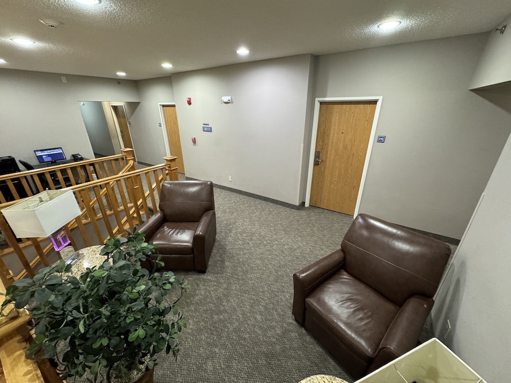 Garner Inn & Suites - photo 15