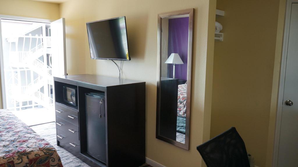 Village Motor Inn - photo 17