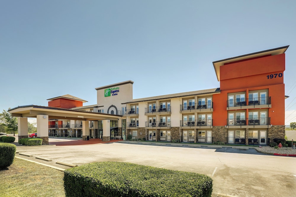 Holiday Inn Express Hotel & Suites Branson 76 Central by IHG - photo 45