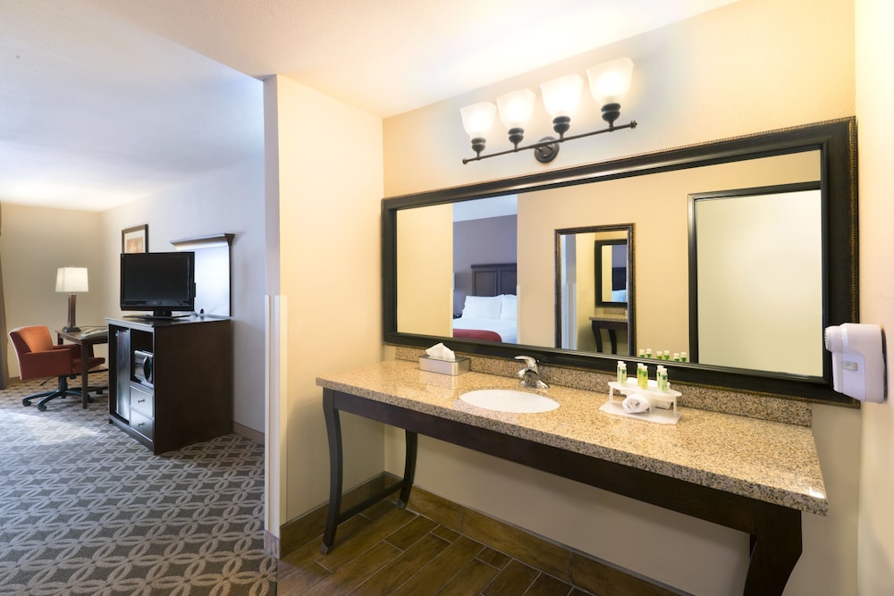 Holiday Inn Express Show Low by IHG - photo 19