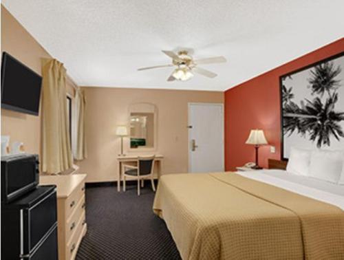 Super 8 By Wyndham El Centro - photo 18